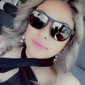 Meet your Posher, Ana